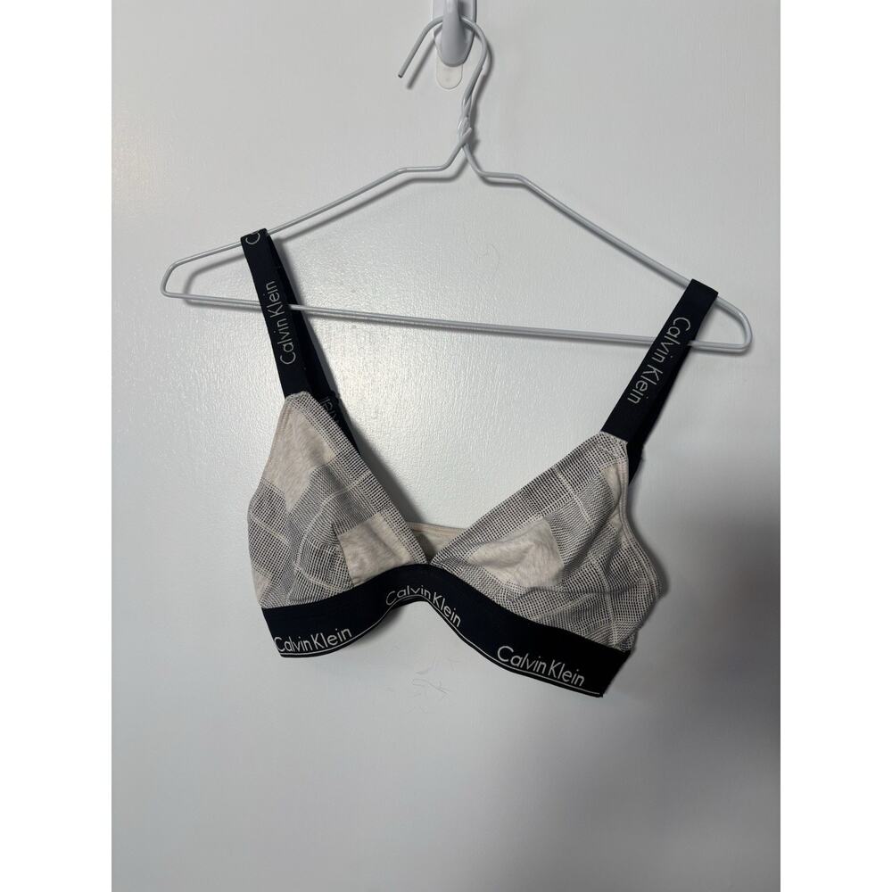 Minimalist Clean Girl Model Off Duty Effortless Calvin Klein Bralette Small - Picture 2 of 3